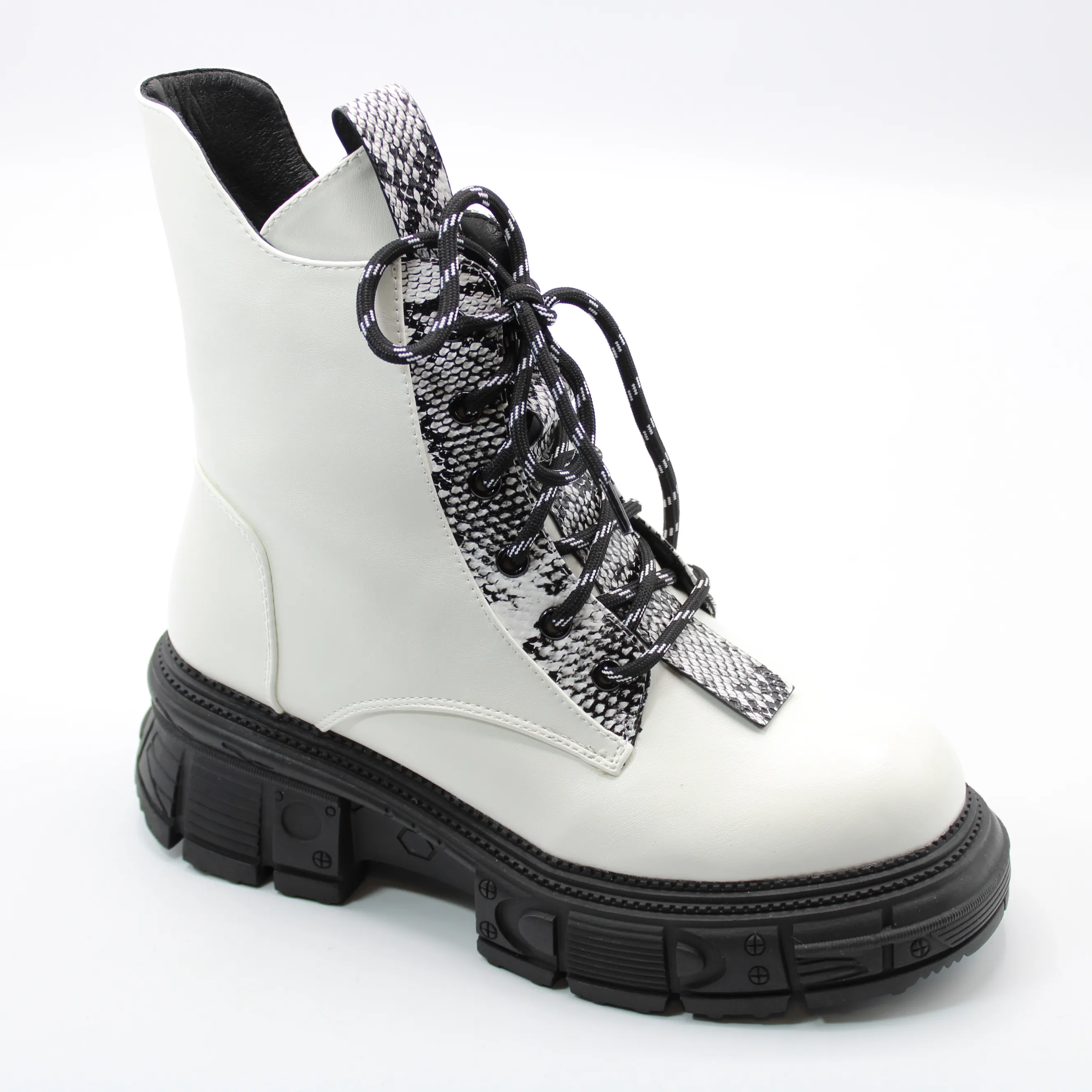 Женские зимние ботинки белого цвета АНФИЯ BS01-906