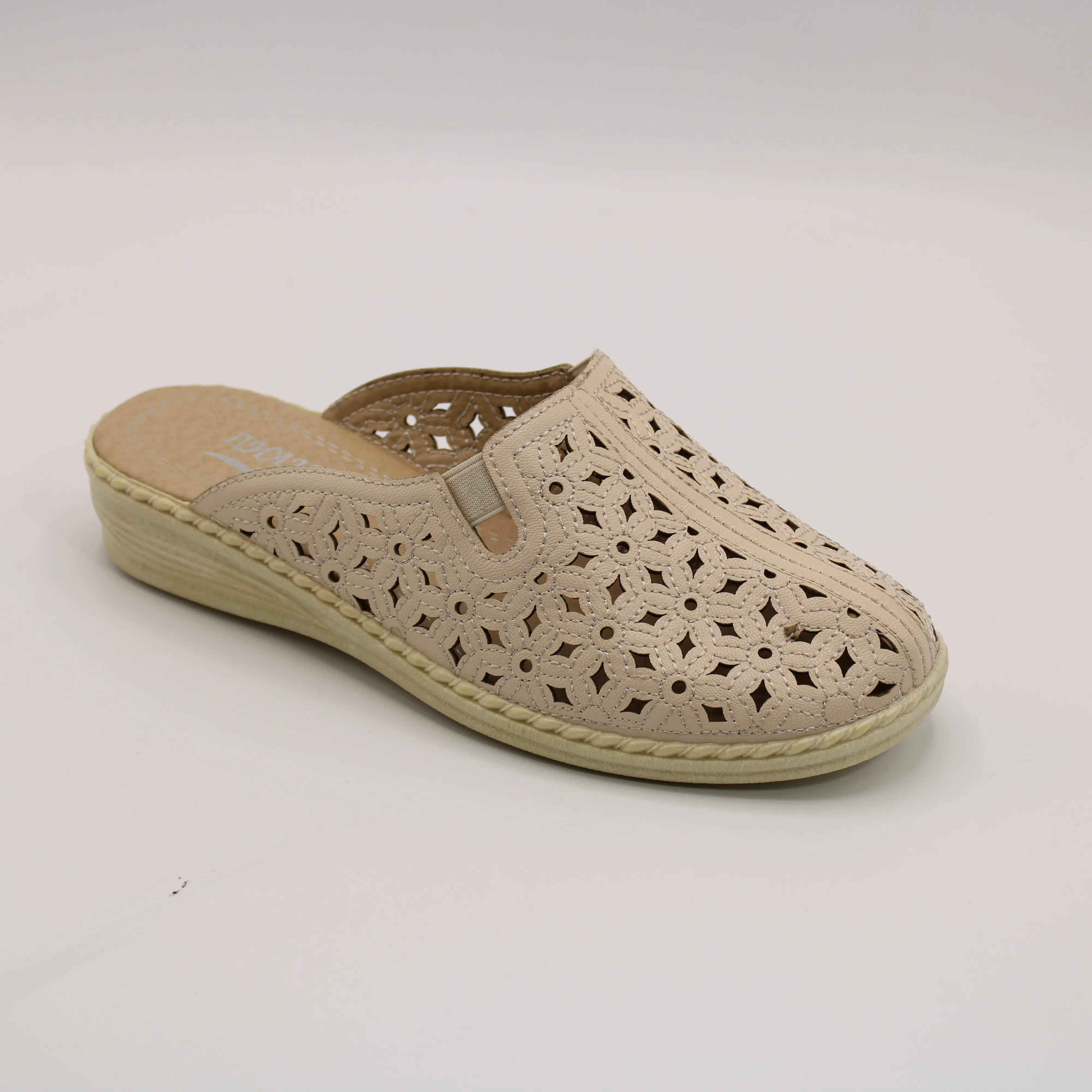 Женские шлепанцы бежевого цвета ЛИАННО BS01-1281