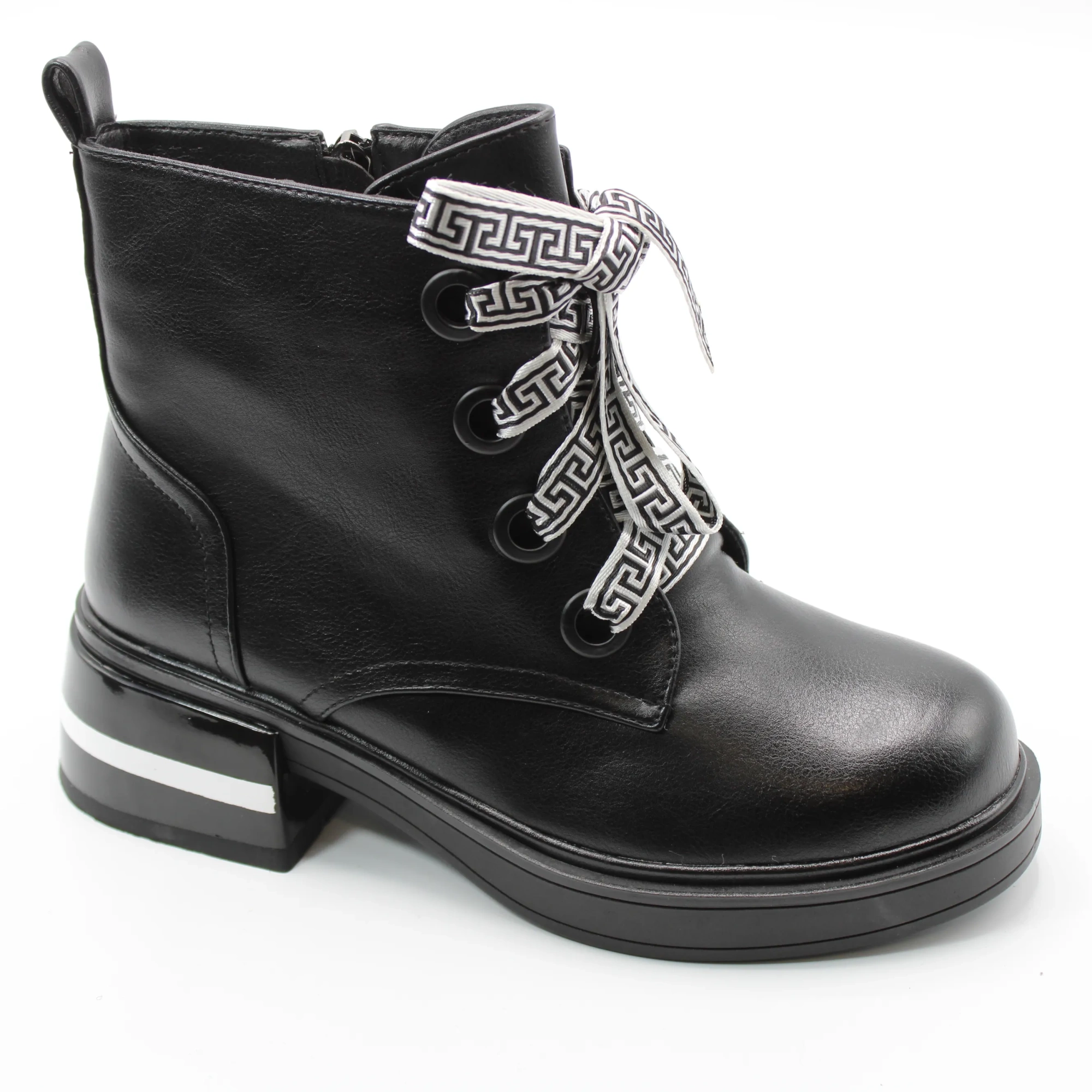 Женские осенние ботинки черного цвета ADMLIS BS01-827