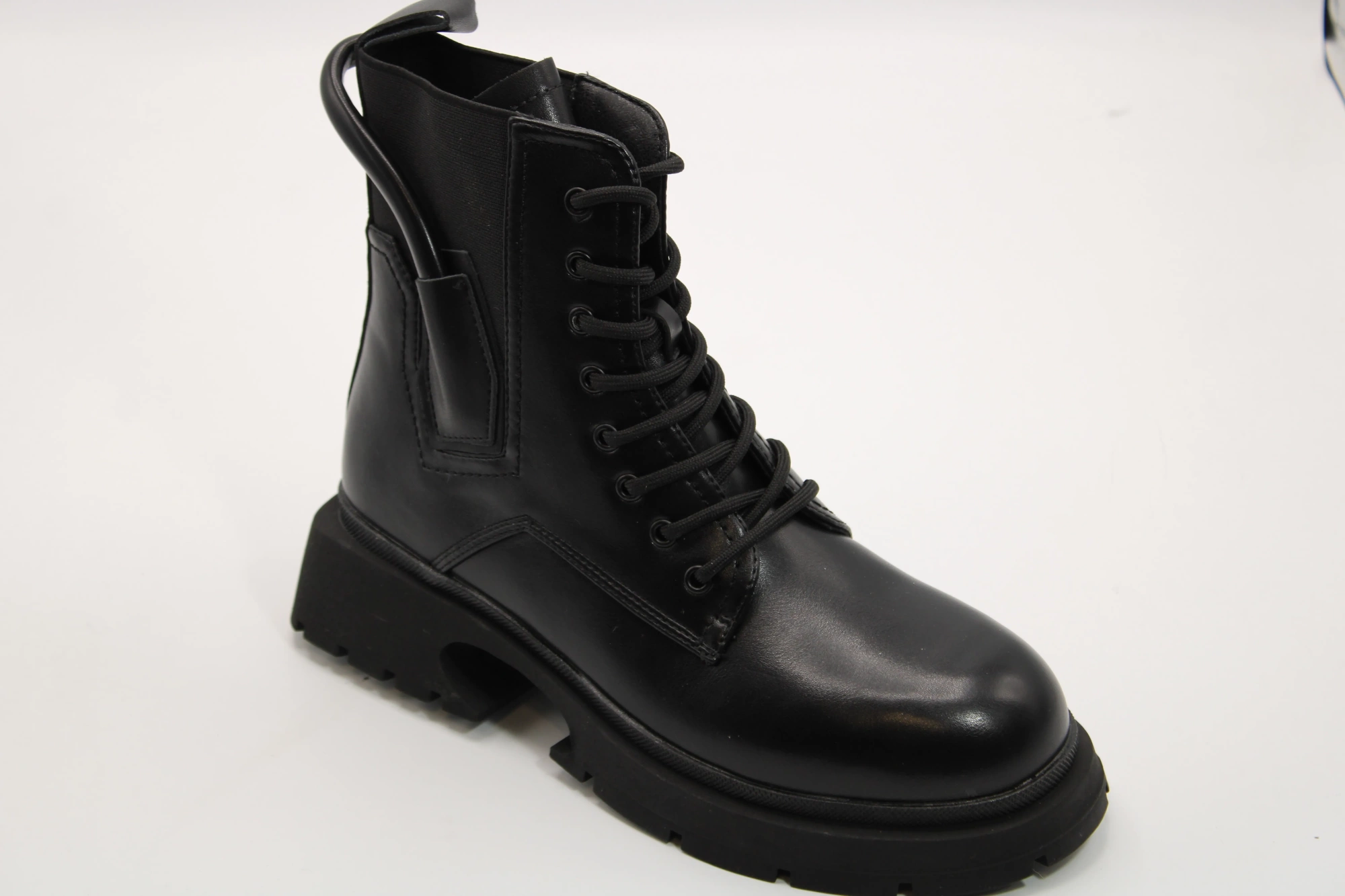 Женские ботинки черного цвета LUTA BS02-1535