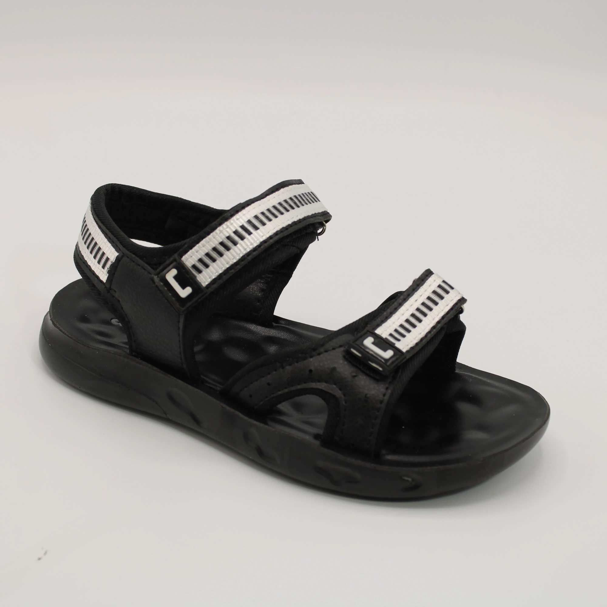 Детские босоножки черного цвета AITIAO BS05-622