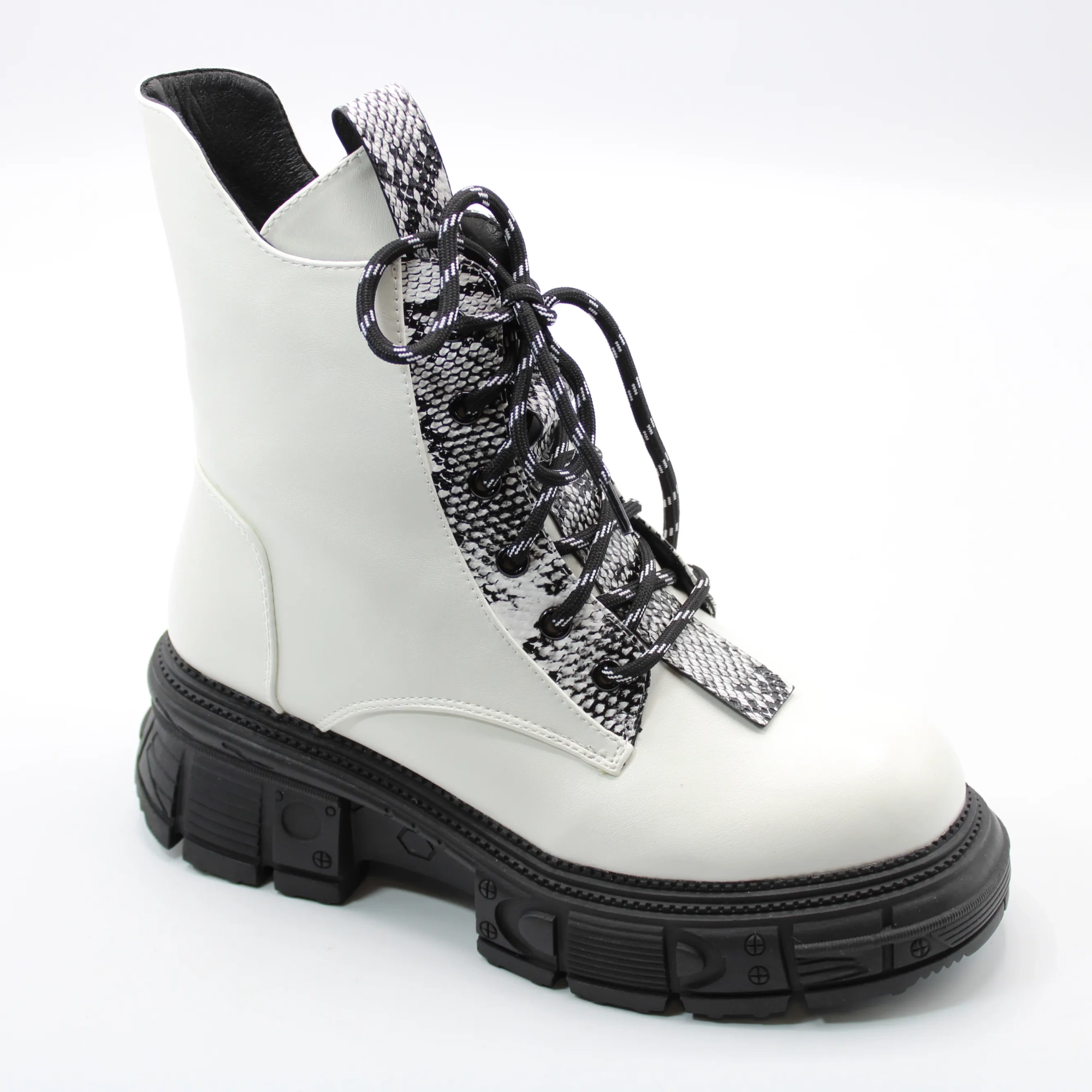 Женские зимние ботинки белого цвета АНФИЯ BS01-906