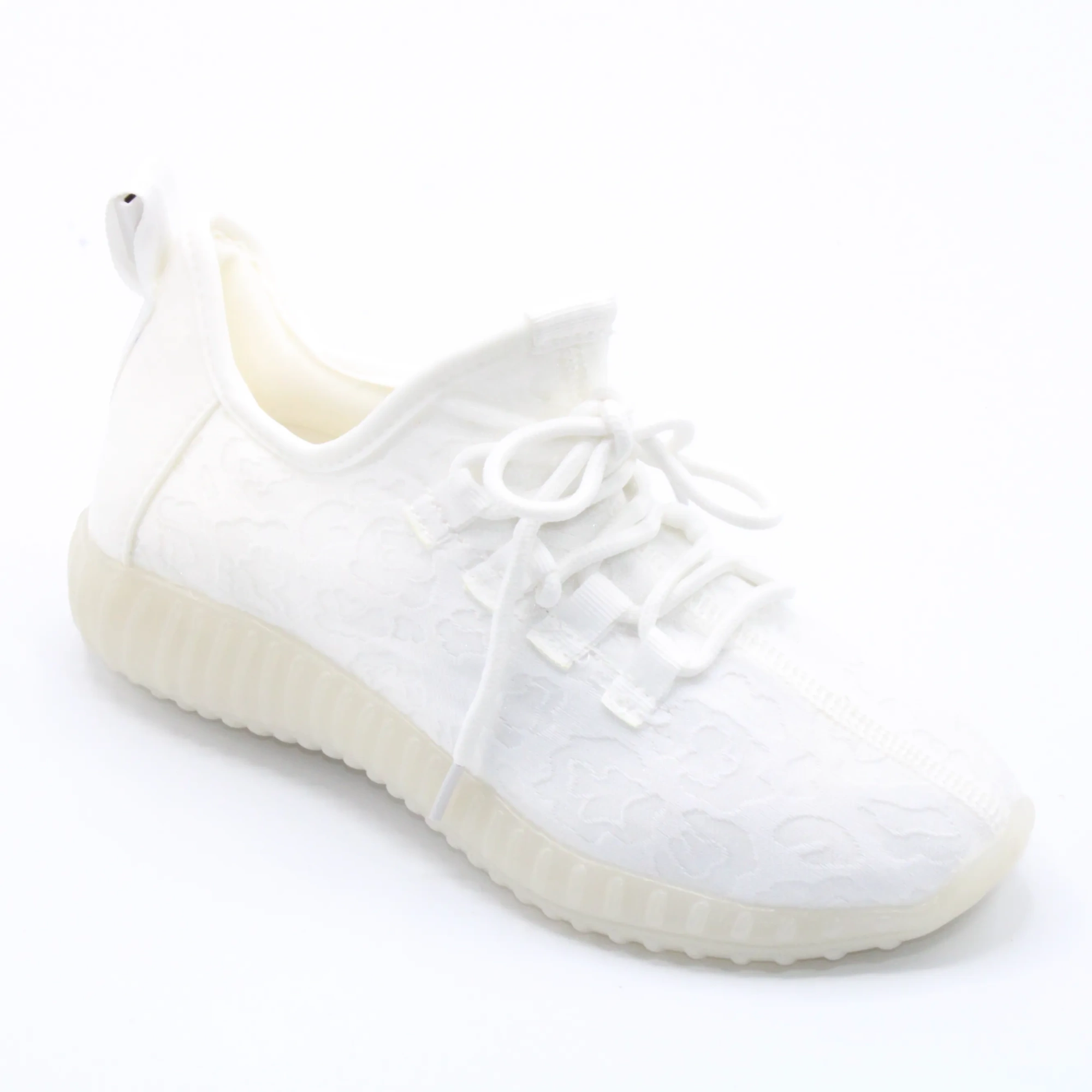 Женские весенние кроссовки белого цвета SUBA BS06-559