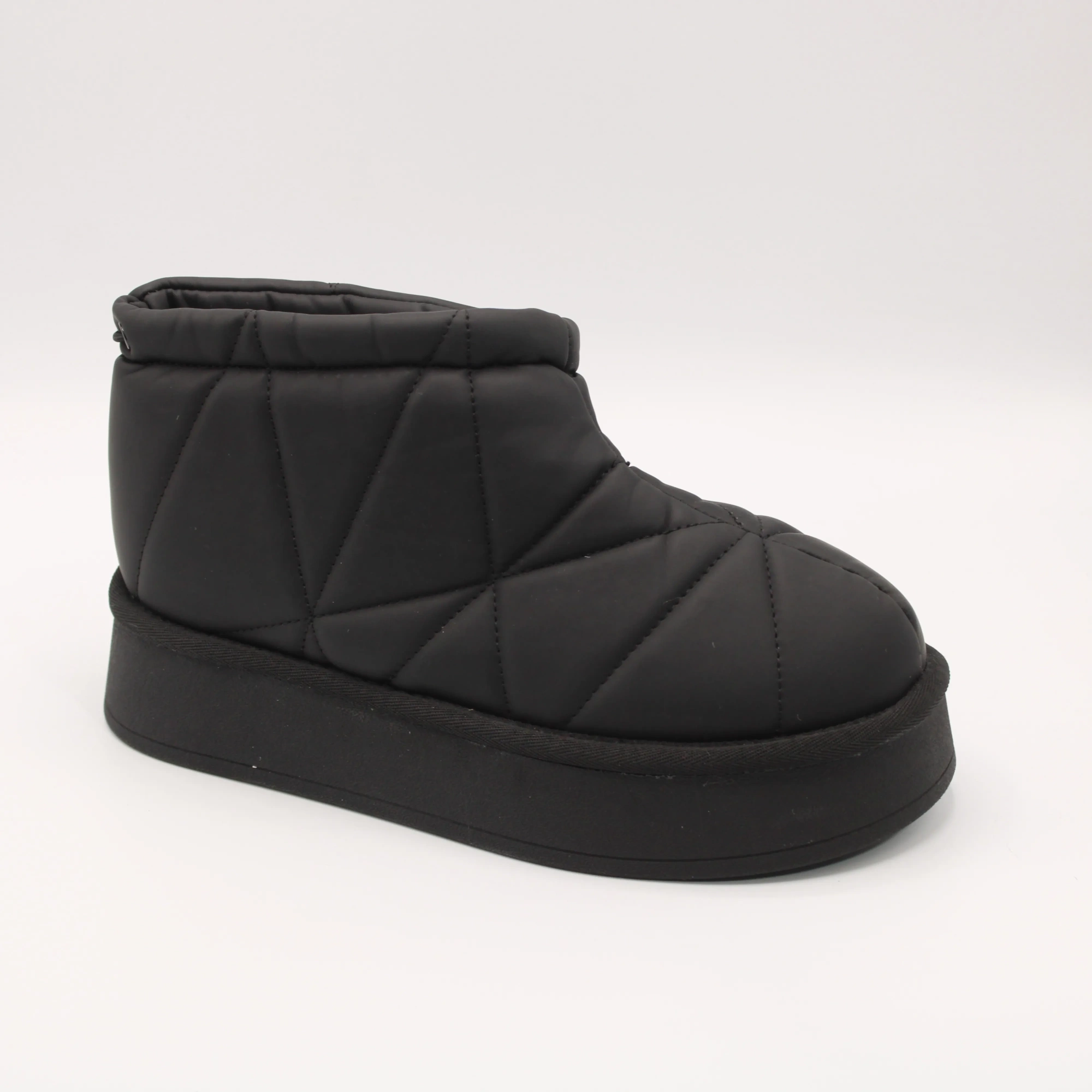 Женские ботинки черного цвета SUYIFEIYA BS01-1591