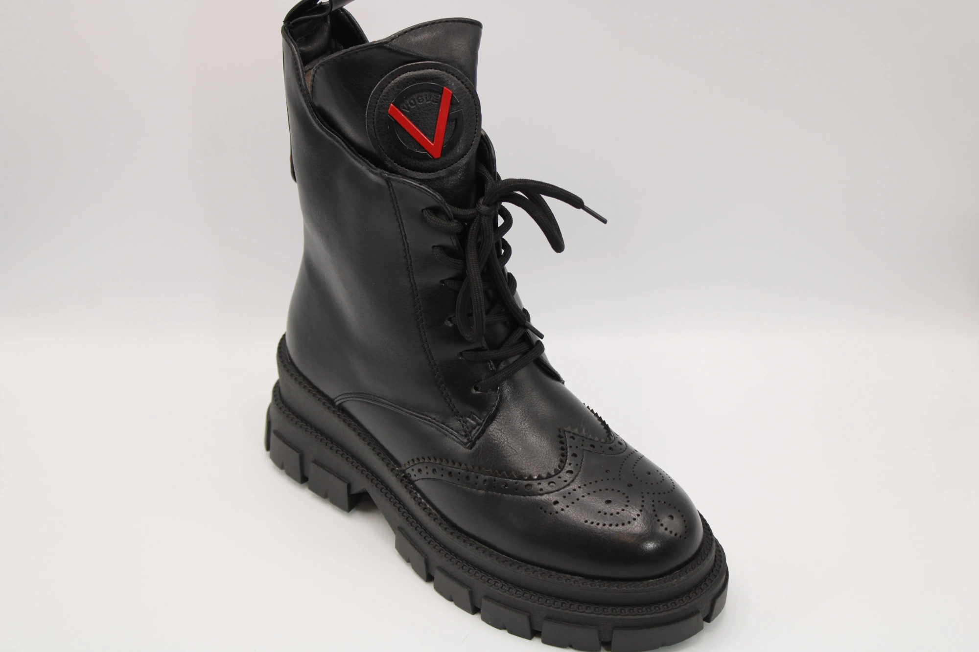 Женские ботинки черного цвета ADMLIS BS01-1160