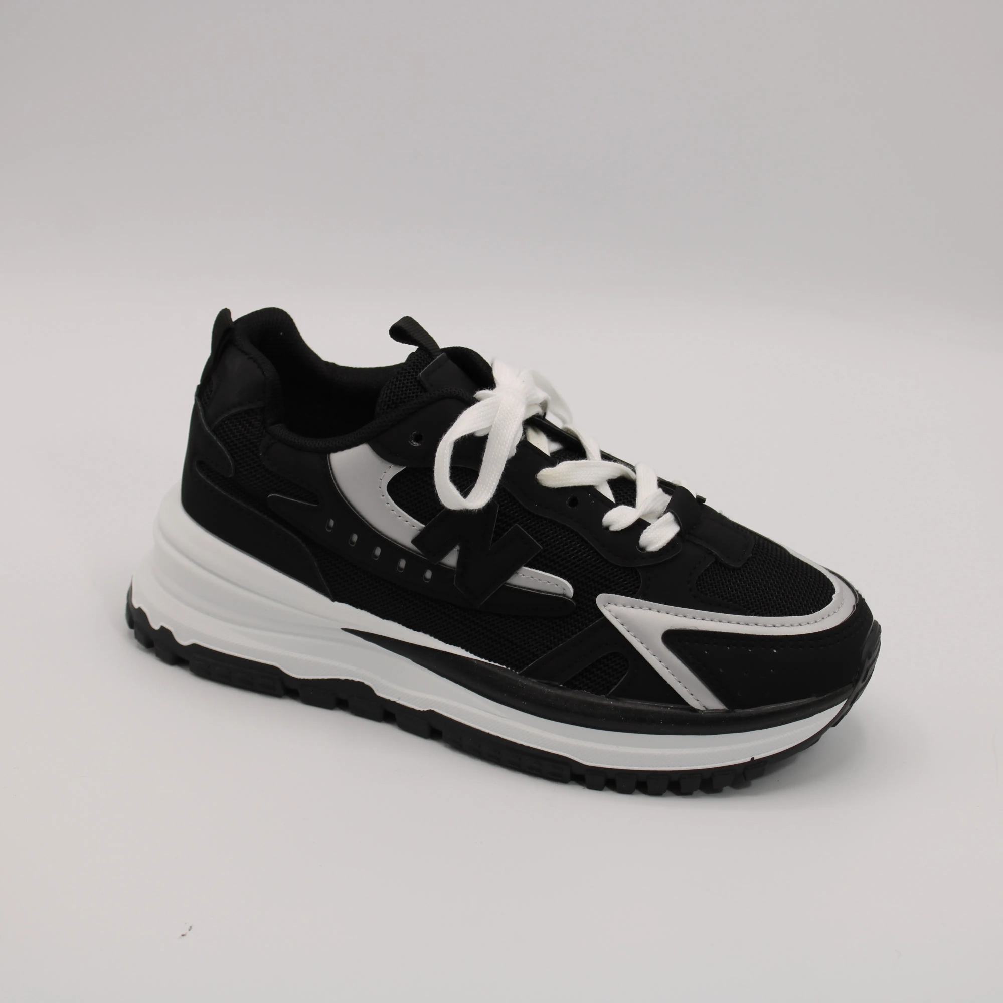 Женские  кроссовки черного цвета OUQIDAGENI BS01-1446