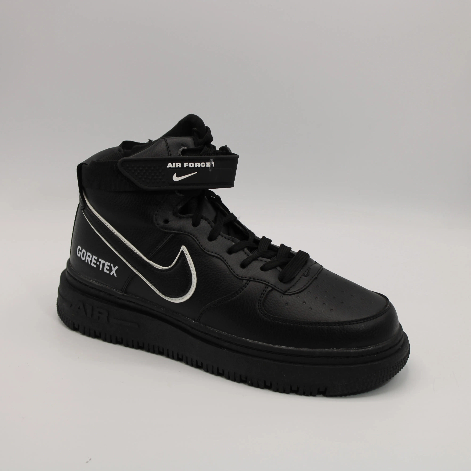 Мужские кроссовки черного цвета CLASSICA BS01-1391