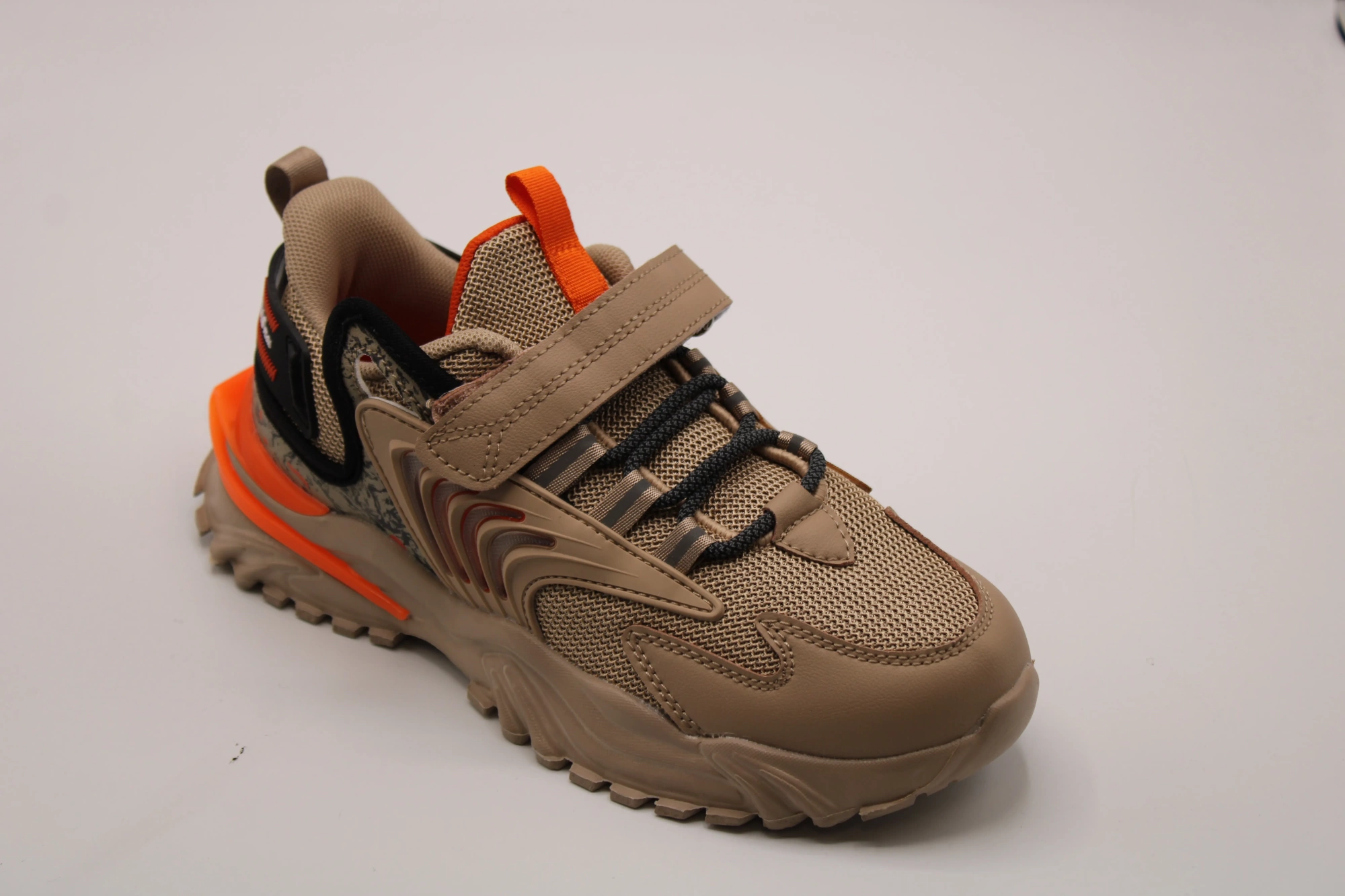 Детские кроссовки коричневого цвета BAAS BS05-688