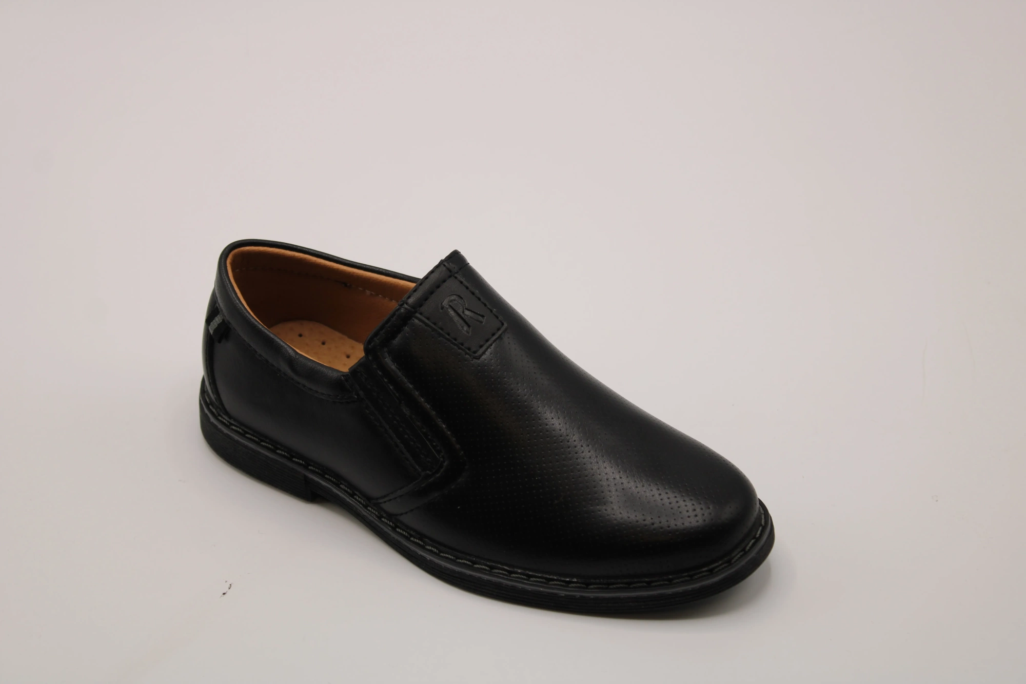 Детские туфли черного цвета OLIPAS BS05-689