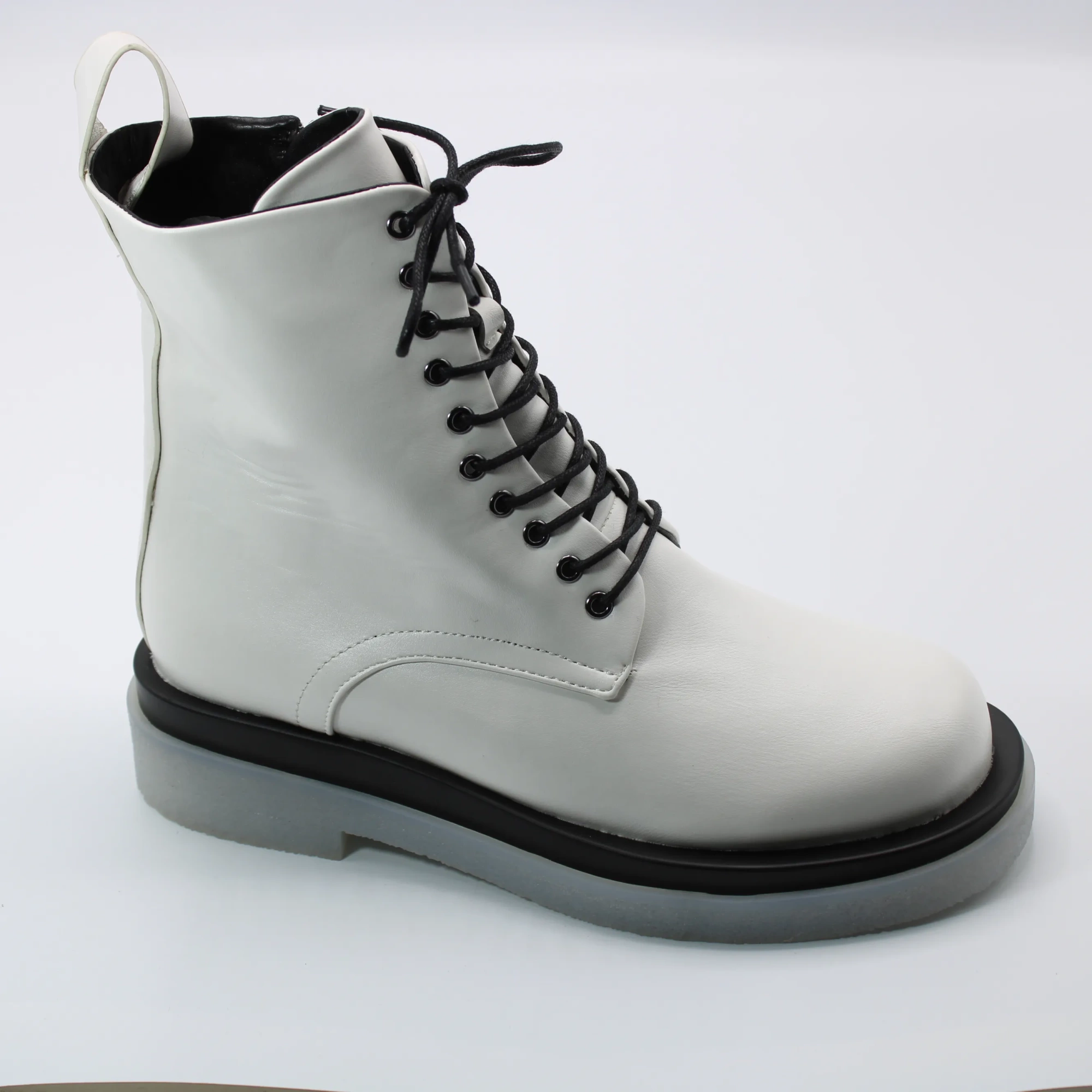 Женские осенние ботинки белого цвета DINIYA BS02-902