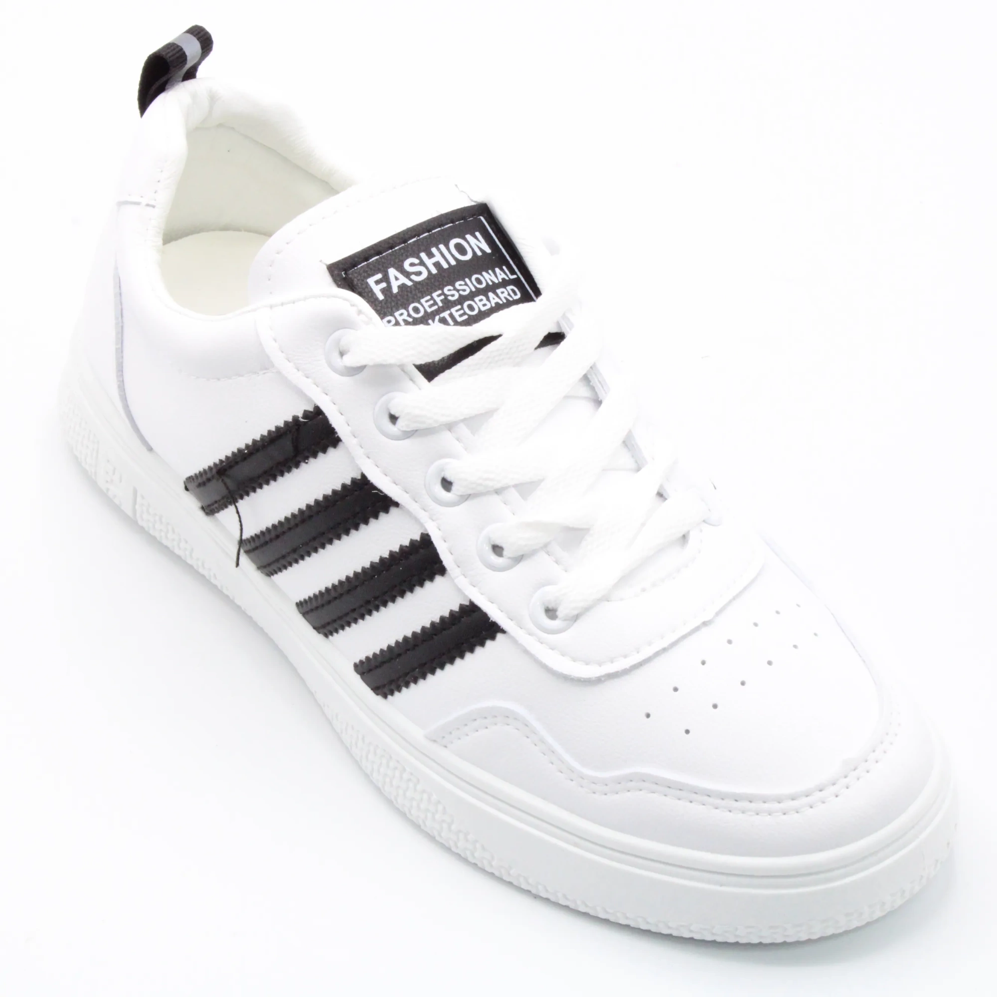 Женские весенние кроссовки белого цвета SUBA BS06-712